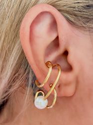 Brinco Ear hook unilateral  detalhe pérola  branca solitária banhado a ouro.