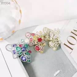 Brinco Coleção Borboleta pedras cristais coloridas detalhes vazados